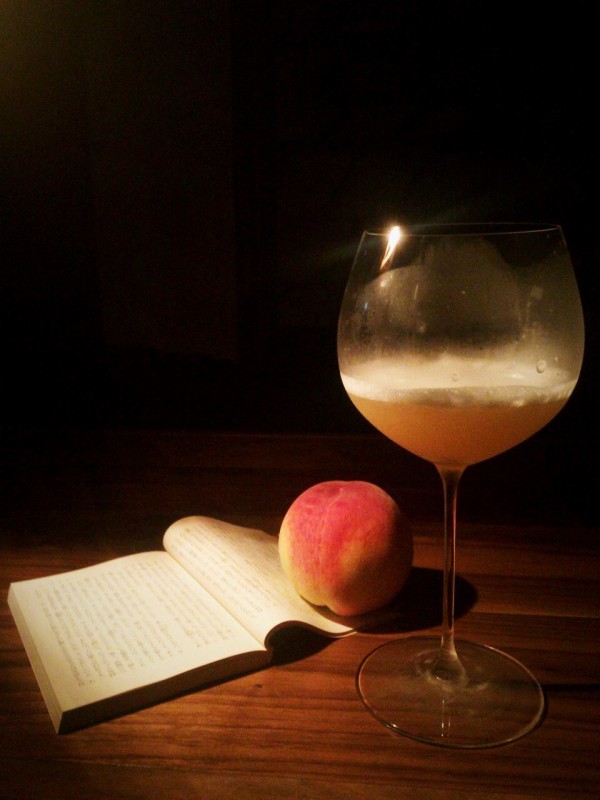 桃と卵白のカクテル 太宰 女生徒 神楽坂 Bar鎹