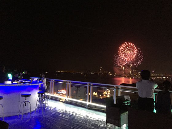ウッドボールパタヤビーチ店 パタヤ国際花火大会盛り上がりました Bar Wood Ball Blog バンコクの Barウッドボール 店主のブログ
