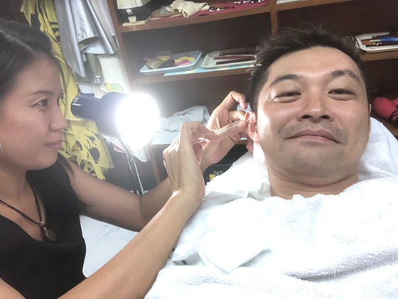 耳掃除が気持ちいい プロンポンのミナト理容室に行ってきました Bar Wood Ball Blog バンコクの Barウッドボール 店主のブログ