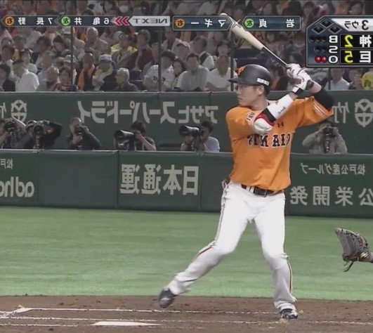 坂本勇人選手の打撃フォーム連続写真 左打者版 胸面から 野球動作分析強化指導サイト ヤキュウモーション