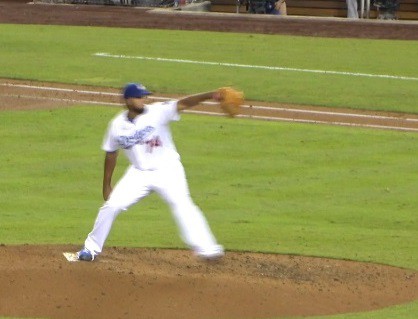 Mlbケンリー ジャンセン投手の投球フォーム連続写真 胸面から 野球動作分析強化指導サイト ヤキュウモーション Mlbケンリー ジャンセン投手の投球フォーム連続写真 胸面から 野球動作分析強化指導サイト ヤキュウモーション