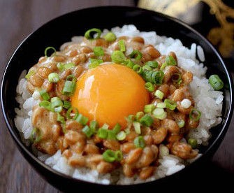 納豆に卵黄混ぜて白ご飯で食べる 栄養最強の組み合わせでしょ Baseballlog