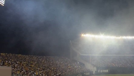 阪神戦で花火の煙がスタジアムに入り阪神ファンが思い出してしまう Baseballlog