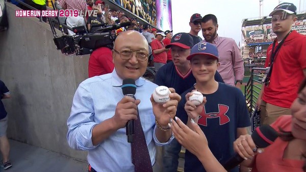 元大洋・山下大輔さん、MLBホームランダービーの打球をキャッチwww