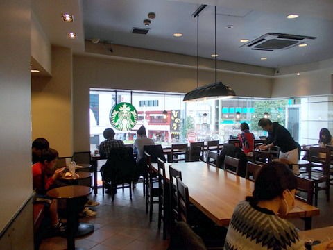 スターバックス 渋谷文化村通り店 電源が取れるカフェ 渋谷 東京都内のスタバ 電源 Wifi 無線lanのある店舗