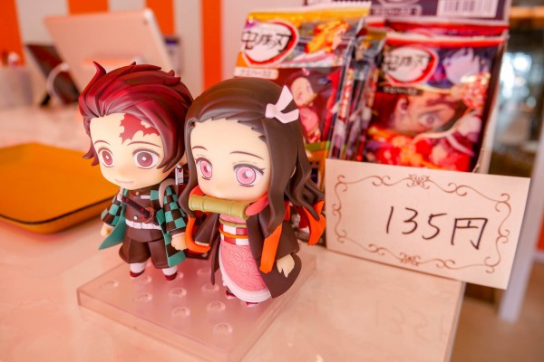 鬼滅ファン歓喜 北浦和の鬼滅だらけのタピオカ屋 茶千歳 チャセンサイ に行ってきた ガラス一面に鬼滅イラスト 漫画もあるよ 浦和裏日記 さいたま 市の地域ブログ