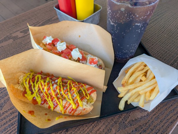 浦和競馬場の売店に新店！ホットドッグの「WinnersCafe(ウィナーズ