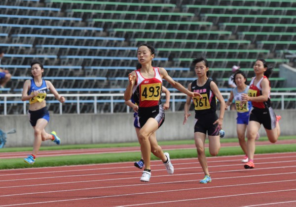 通信陸上県大会を実施 古屋選手が女子200m決勝で県中学新 山梨陸協トピックス
