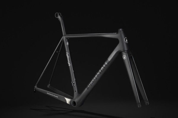 Lightweight フレームセット Urgestalt 登場 : Bicycle