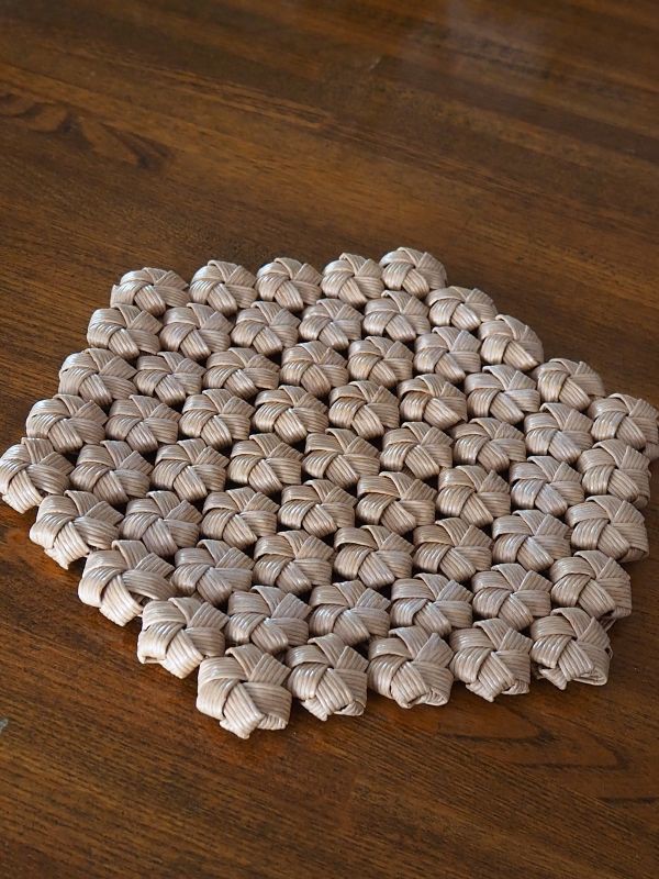 ①エコクラフト・・・花結びの鍋敷き : ロココのやさしい時間