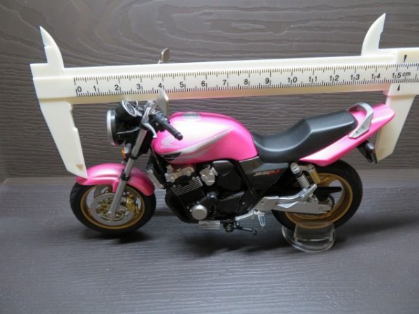 100円ショップ セリアのバイクを検証 評価辛口 フィギュア イラスト研究所