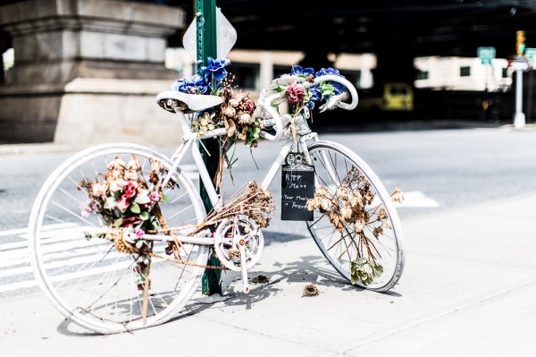 白い自転車」の意味を知っていますか？-自転車事故現場に置かれる 