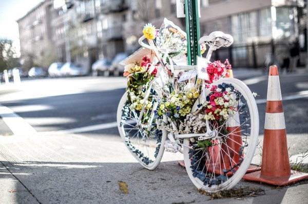 白い自転車」の意味を知っていますか？-自転車事故現場に置かれる 