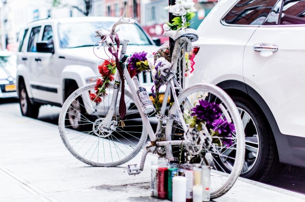 白い自転車」の意味を知っていますか？-自転車事故現場に置かれる 