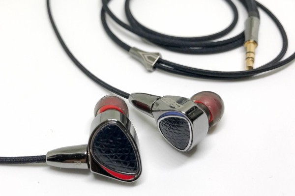 OSTRY KC09」 正統進化の高音質イヤホンで色々リケーブルして
