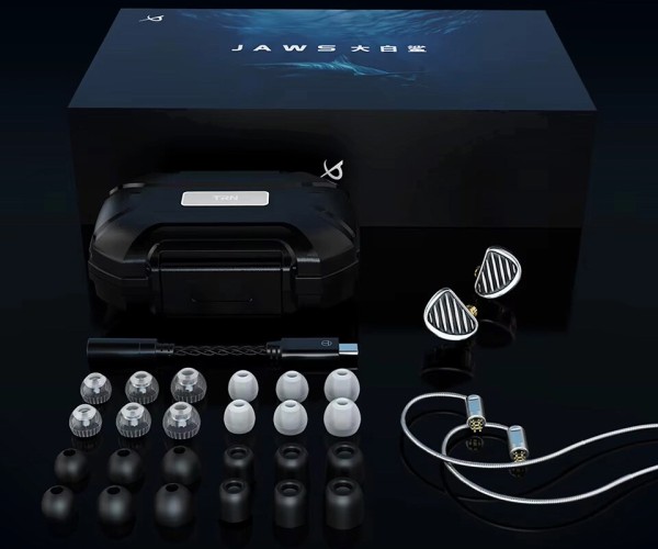 TRN JAWS」 サメをイメージしたデザインに4BA+3DD+1平面の8