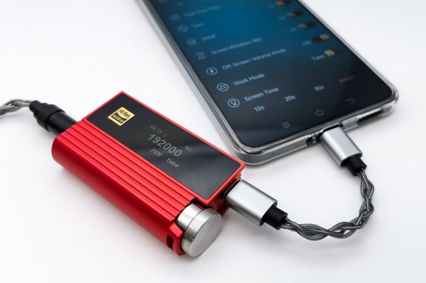 iBasso Audio Nunchaku」ドングル型でJAN6418真空管をデュアル搭載。高