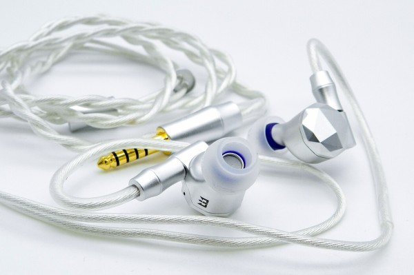 TRI i2 KONGTONG」 独自12mm平面駆動ドライバーを搭載しシンプルかつ