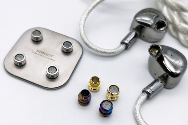 SIMGOT ET142」 12.1mm平面+多層PZTハイブリッド。同社らしい音作りに4