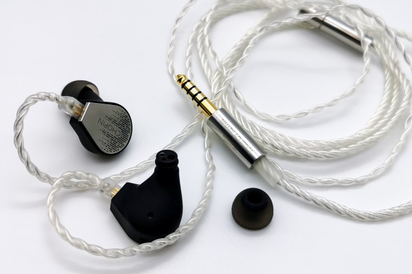 Gizaudio × Binary Chopin」 個性的なデザインにバランスに優れた3BA+