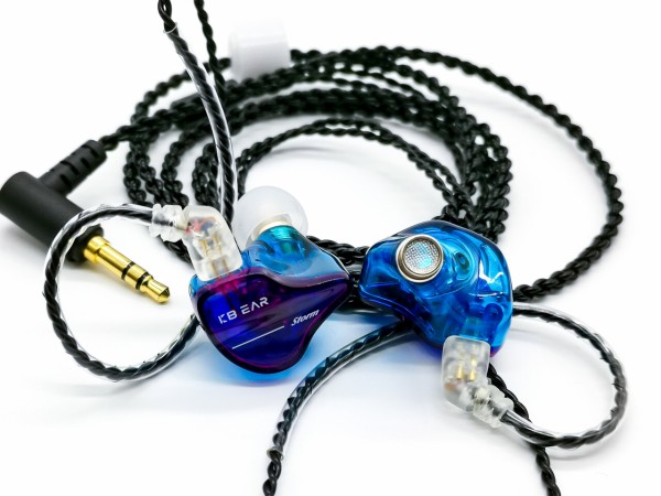 KBEAR Storm」 2千円台でPU+PEEK複合振動板を採用。バランスが良く臨場