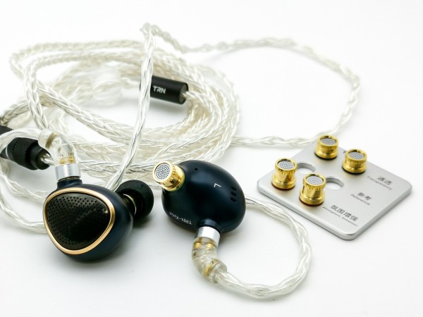 ☆TRN Kirin 麒麟 平面駆動ドライバー搭載モデル 視聴のみ新同品☆ TRN Kirin」 14.5mm大口径平面駆動ドライバー搭載。交換フィルター