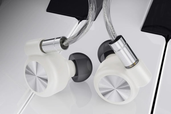 ARTTI T10」 14.2mm平面駆動ドライバー搭載。ニュートラルで質の