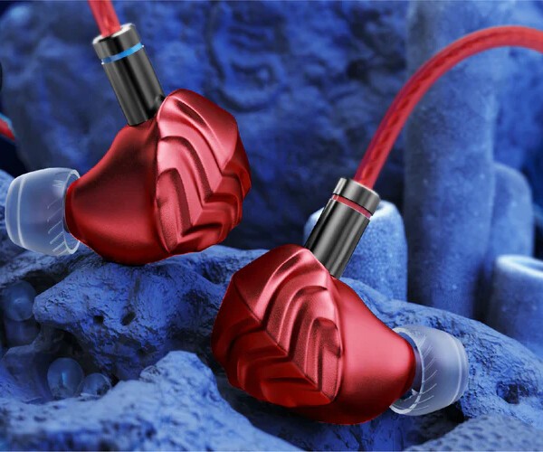 HIDIZS MK12 x DucBloke」 鮮烈なレッドカラーに充実した付属品。低域