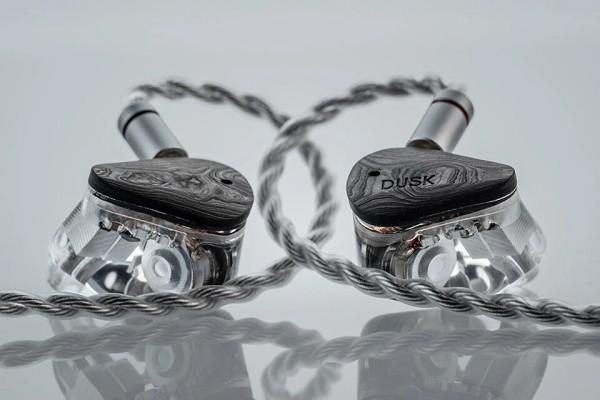 MOONDROP Crinacle DUSK リケーブル可能イヤホン　水月雨 棚からレビュー】 「MOONDROP x Crinacle DUSK」 クールな外観に