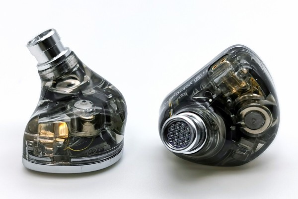 TRN JAWS」 サメをイメージしたデザインに4BA+3DD+1平面の8