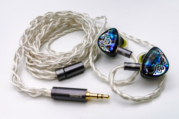 JUZEAR Butterfly 61T」 美しいシェルにKnowles製BAとCCP振動板