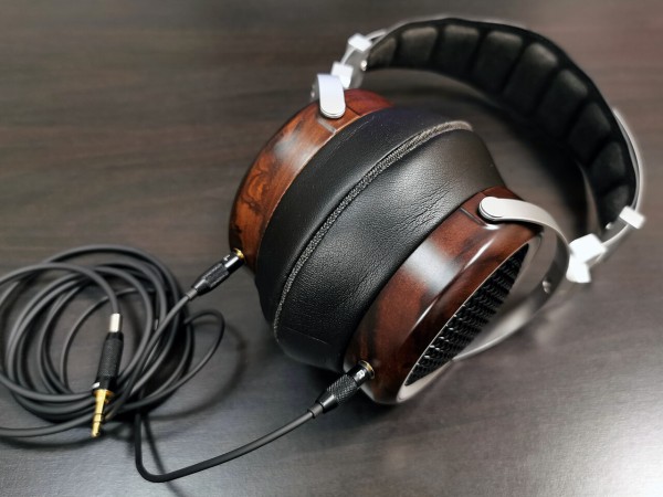 SIVGA Luan」 新開発の50mmドライバーを搭載。ウッドハウジングに明瞭