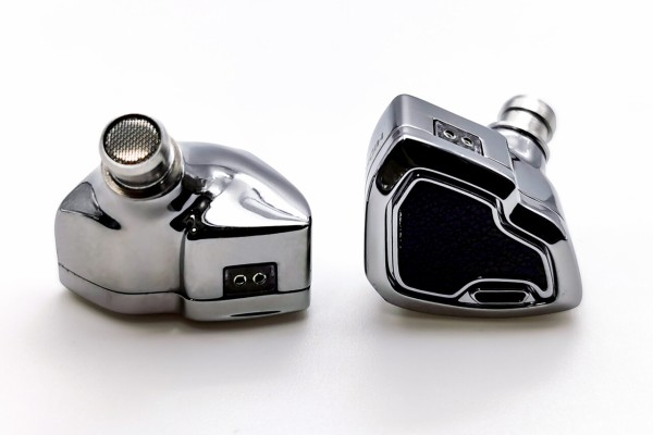 HIDIZS MS2 PRO」 独自BA+DLCコートPU+PEEK振動板DDのハイブリッド構成