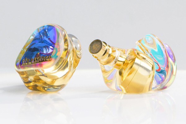 TFZ ESSENCE」 ベリリウムコートドライバー搭載。某イヤホンのクリア