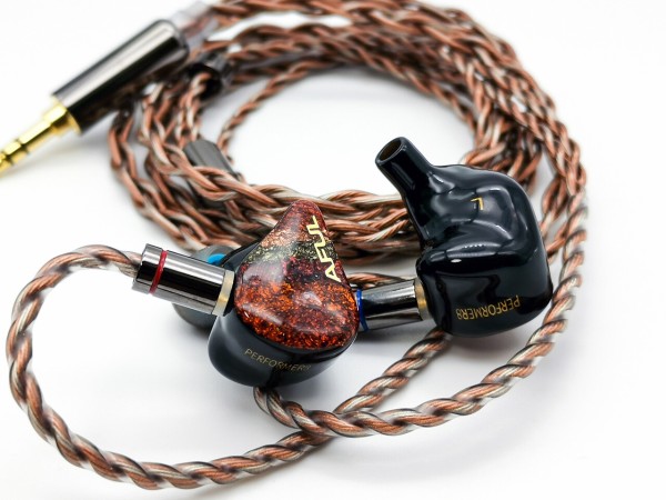 AFUL Performer8」 7BA+1DD構成に数々の特許技術で驚くほど上質