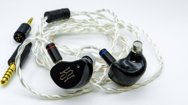 SIMGOT SuperMix 5」 1BC+1DD+2BA+1MP構成。良質なサウンドへさらに骨