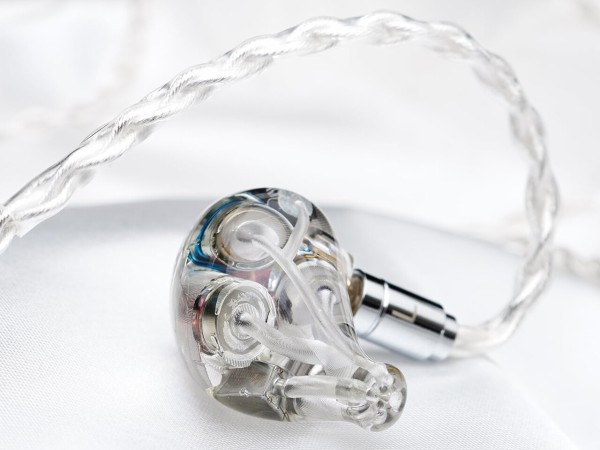 Kinera Celest PhoenixCall」 クリアシェルに独特な1DD+2BA+2FPD構成