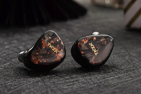 TKZK Ouranos」 美しい3Dプリントシェル、CNT振動板のスピード感があり