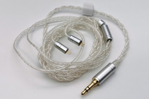 TRI DRACO」 コンパクトなアルミ製シェルに独自のオープンバック