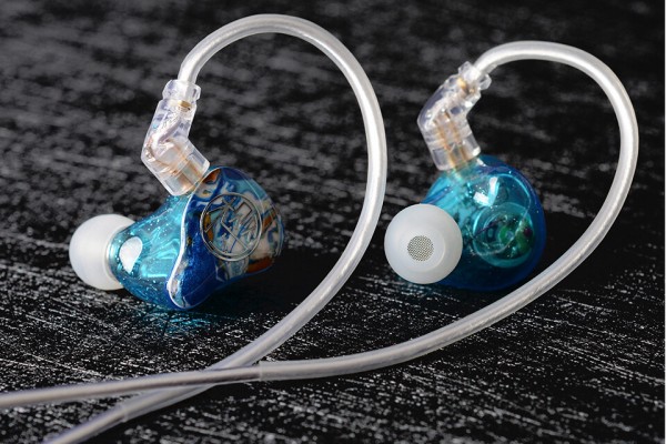 中華イヤホン ytao hybrid　美品　付属品完備 中華イヤホン ytao hybrid 美品 付属品完備の通販 by えむしん's