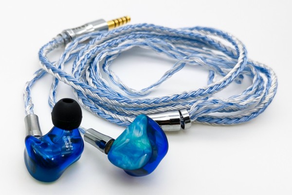 THIEAUDIO Legacy2」 美しいシェルとバランスの良いサウンド