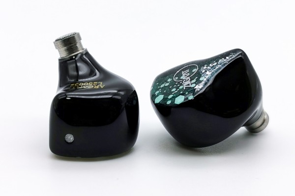 ZiiGaat Arcanis」 Knowles製BAをふんだんに使用し、低域にアイソ