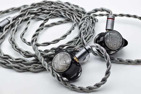 水月雨「Moondrop Meteor - 流星」 隕石を使った特徴的デザイン