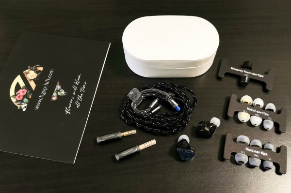 BGVP Feather」 Knowles製BAを含む4BA+1DD構成、ケーブルや付属