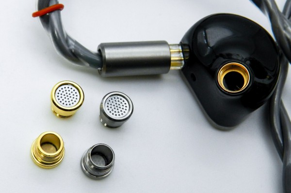 NICEHCK NX8Ti Limited Edition」 チタン合金フェイスと様々な