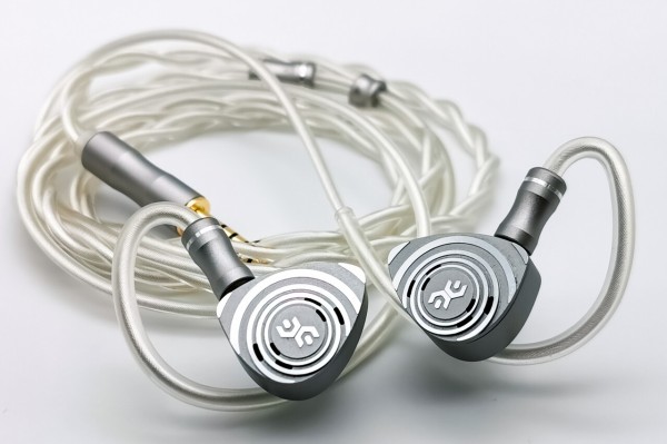 Elysian Acoustic Labs PILGRIM」 独自LSRドライバーとSonion製3BA