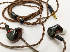 Yinyoo HX4」 Knowles製ユニットを使用した3BA+1DD構成。ハイブリッド