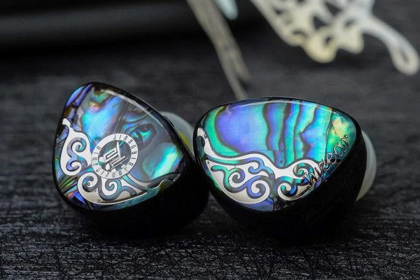 JUZEAR Butterfly 61T」 美しいシェルにKnowles製BAとCCP振動板