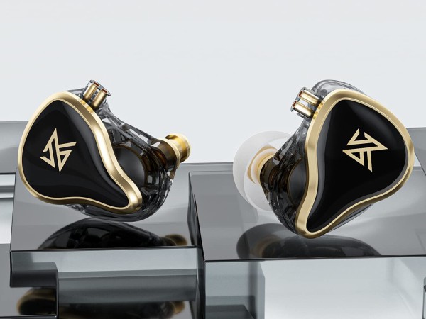 KZ ZAS」 美しく高級感のあるデザインで7BA+1DD構成。60ドル台で