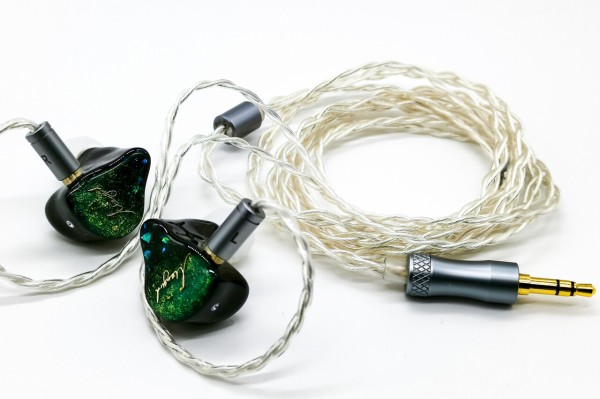 XENNS Mangird Top」 Knowles&Sonion製BAとベリリウムコートによる8BA+